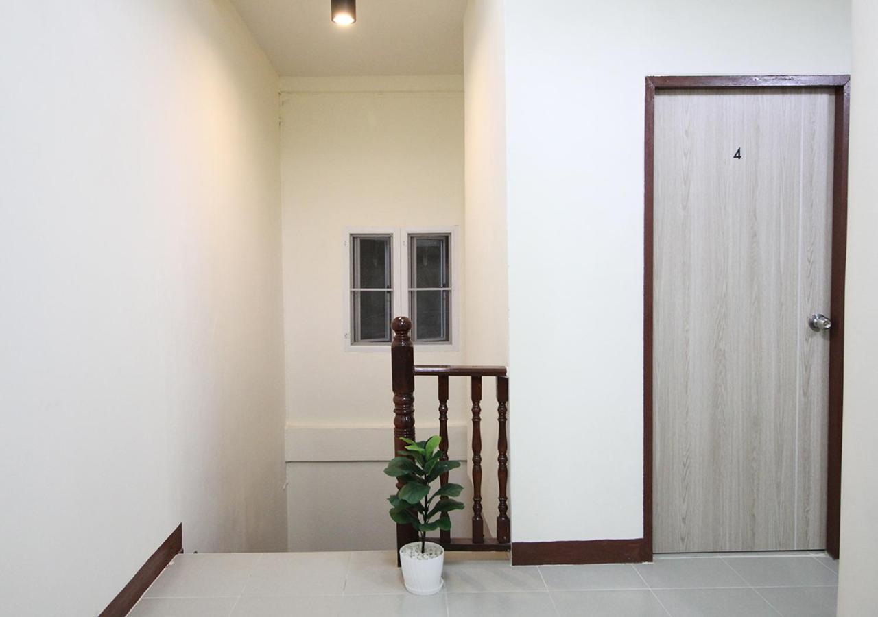 Chaiwat Hostel Банкок Екстериор снимка