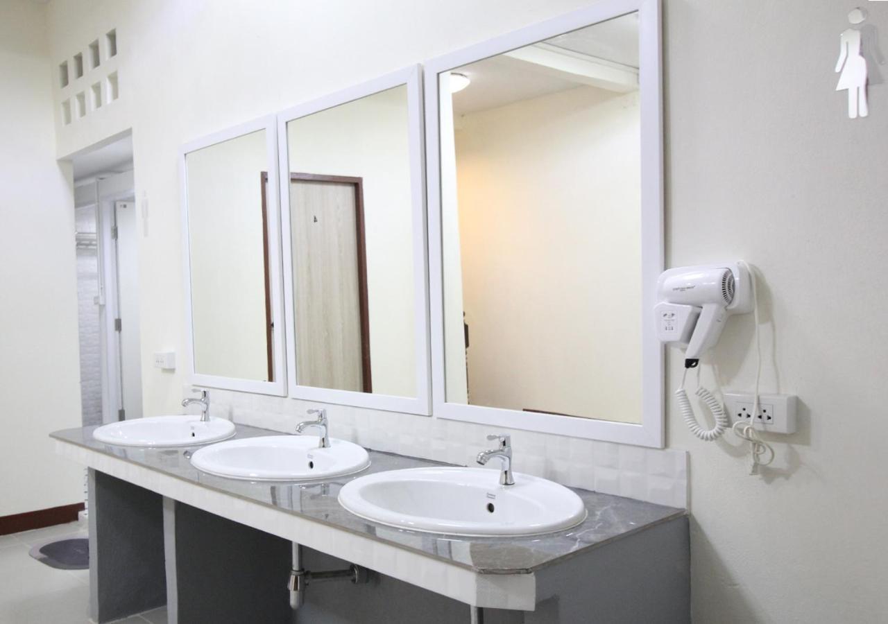 Chaiwat Hostel Банкок Екстериор снимка
