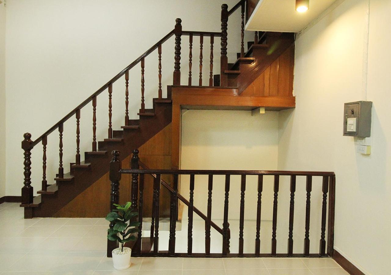 Chaiwat Hostel Банкок Екстериор снимка