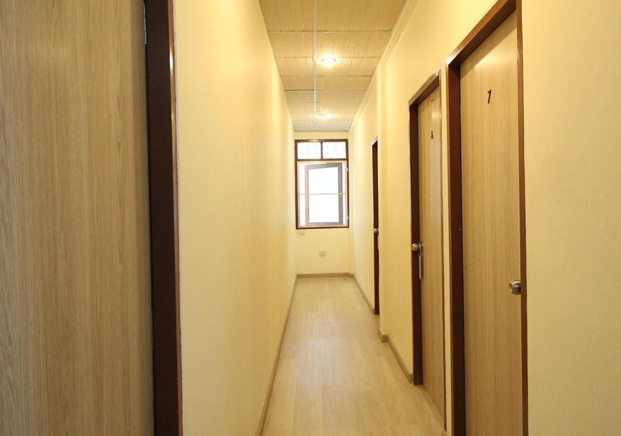 Chaiwat Hostel Банкок Екстериор снимка