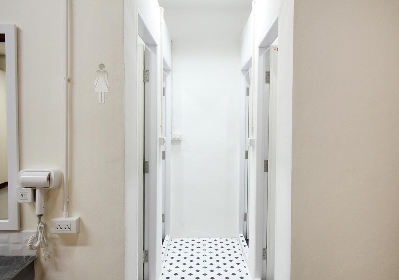 Chaiwat Hostel Банкок Екстериор снимка