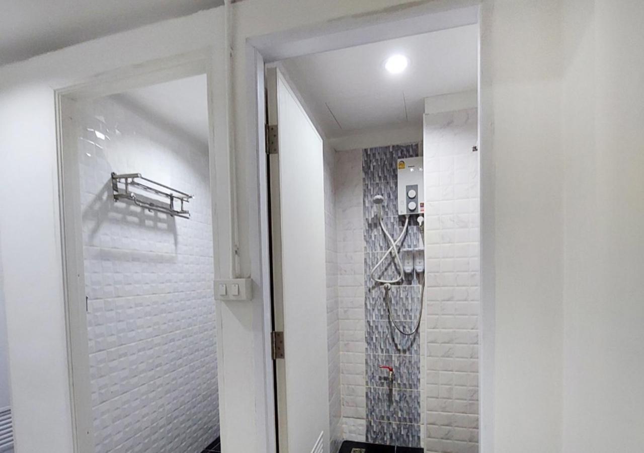 Chaiwat Hostel Банкок Екстериор снимка
