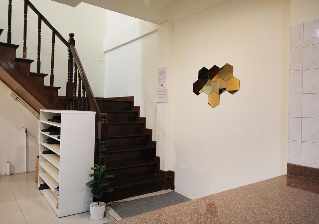 Chaiwat Hostel Банкок Екстериор снимка