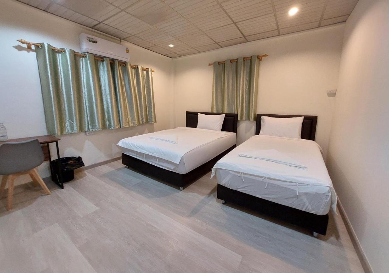 Chaiwat Hostel Банкок Екстериор снимка
