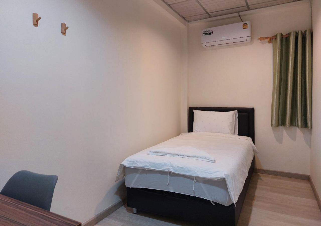 Chaiwat Hostel Банкок Екстериор снимка