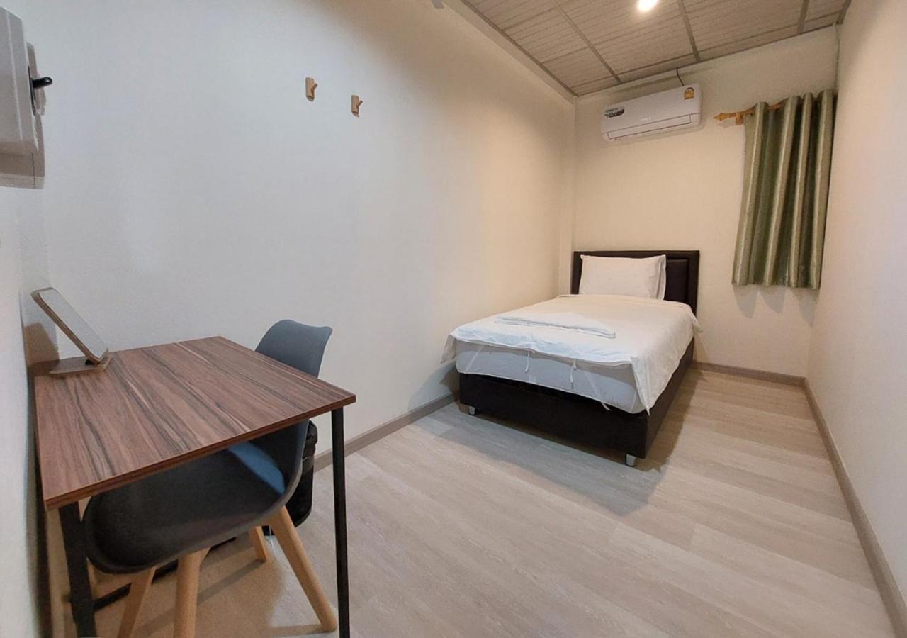 Chaiwat Hostel Банкок Екстериор снимка